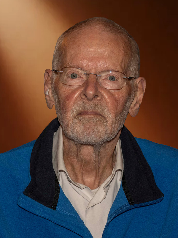   <strong style="color: #382133;">Hans Peter Ligthart</strong>