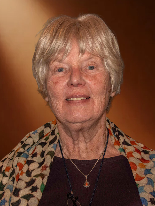   <strong style="color: #382133;">Ineke Spaanbroek-Castel</strong>